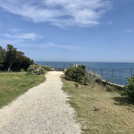 Mezzanine Avec Terrasse A Saint-aygulf, Proche - Fr-1-226a-207