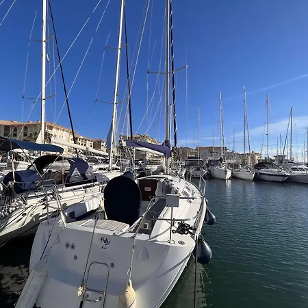 Mezzanine Avec Terrasse A Saint-aygulf, Proche - Fr-1-226a-207 *